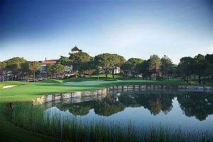 Montgomerie See mit Gruen Belek